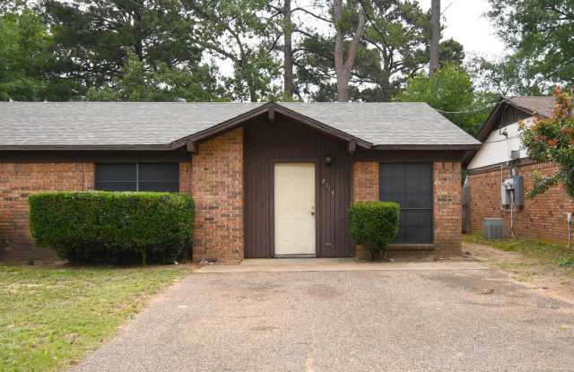 Economical 2 Bedroom Duplex in South Tyler-Lawn Care Included! photos photos
