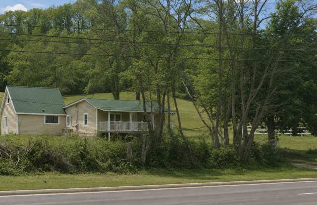 3 Bed, 2 Bath Home on Large Lot in Brentwood on Franklin Rd. photos photos