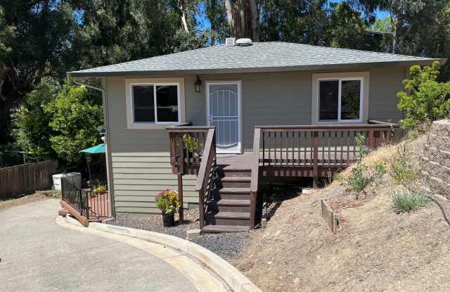 Fully Renovated 1-Bedroom Duplex with Large Outdoor Patio in Martinez photos photos