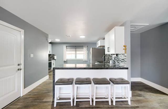 MODERN REMODELED 2 BEDROOM HOME WITH SOLAR & HUGE BACKYARD! Gallery 3