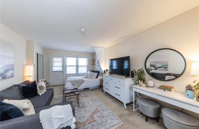 319-325 Broadway E - 319-325 East Broadway, Long Beach, NY 11561