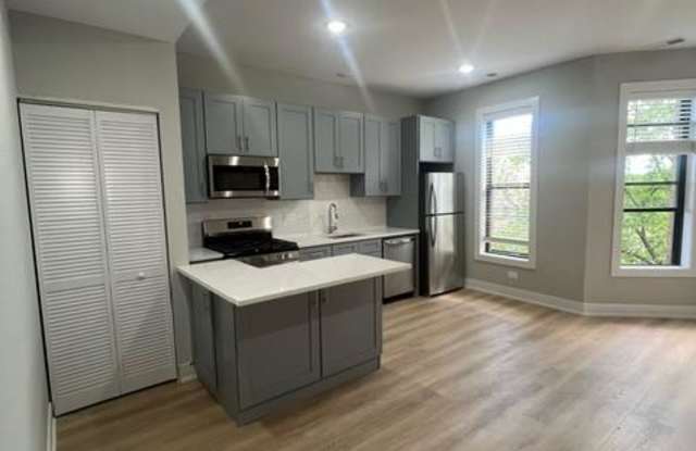 422 W Belden Ave photos photos