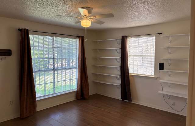 3 Bedroom Townhome Just 3 Blocks from St. Charles Ave. RENT SPECIAL Gallery 3