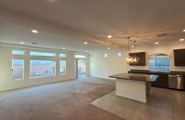 Spacious 5 bedrooms home with 2.5 bathrooms Gallery 4