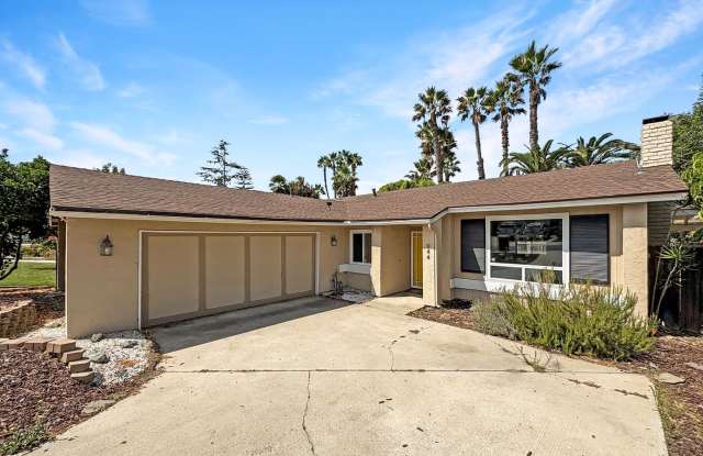 Beautiful 3B/2BA Home In Fallbrook with Large Lot and Great Design photos photos