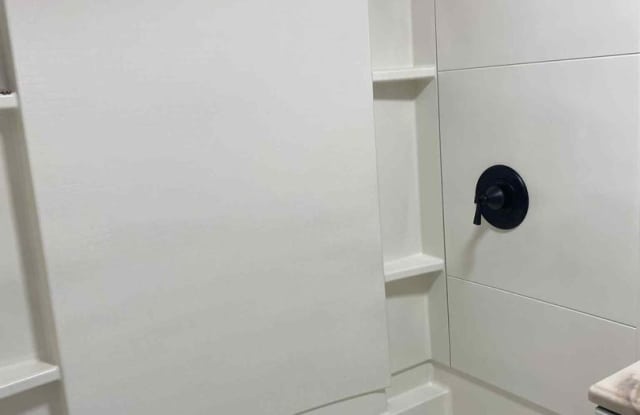 Newly Updated Spacious 4 bedroom 1 bathroom house for rent in Glassport! Gallery 3