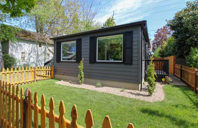 RENT SPECIAL: 1/2 Off First Full Month's Rent with One Year Lease! ~ Statesman 556 photos photos