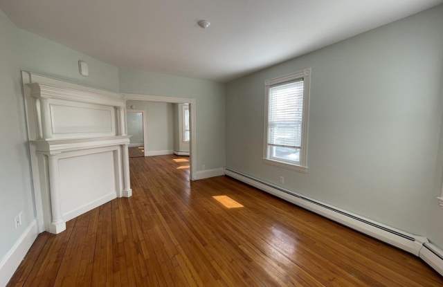 6 Lexington Street unit: 1 Gallery 4