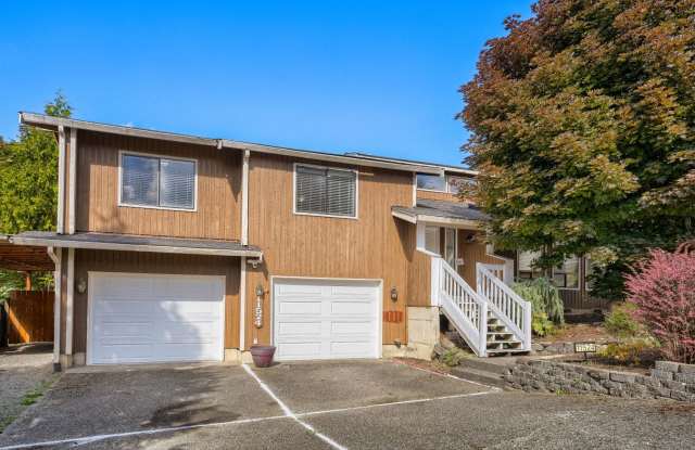 3-bed/2.5-bath Tri-Level Home on Lea Hill! Gallery 1
