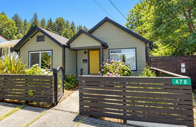 Charming 3 Bedroom, 2 Bathroom Home for Rent in Garberville Gallery 1