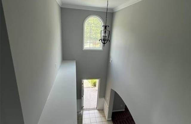 1667 Overview Circle Gallery 2