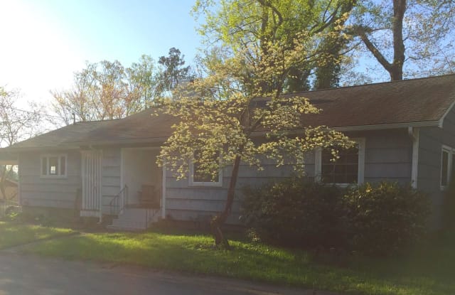304 E Forest Lane - 304 West Forest Lane, Oak Ridge, TN 37830