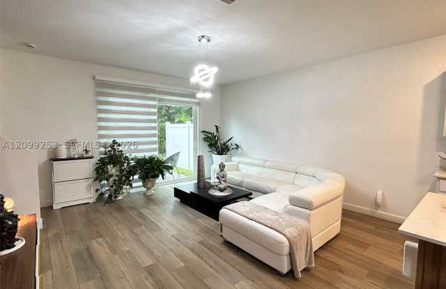 4528 Hollister Ave Gallery 4