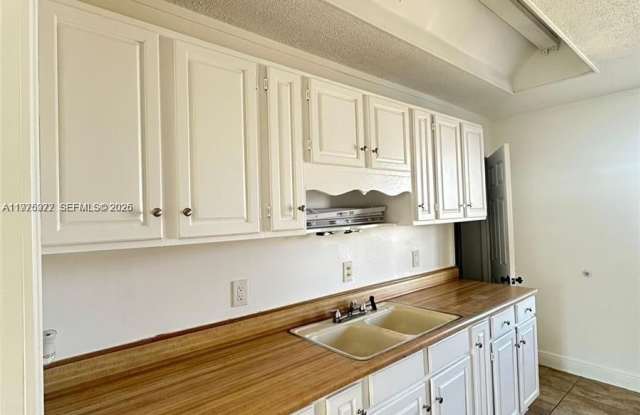 720 SW 7th Ave photos photos