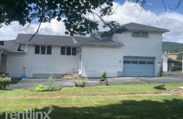 1104 Myers Ave - 1104 Myers Ave, Blakely, PA 18452