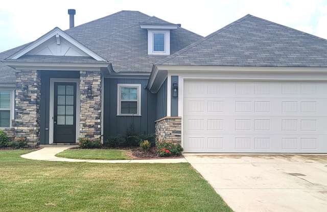 BEAUTIFUL 4 Bedroom 2 Bath Home in the Desirable Hedgefield subdivision in Prattville. Gallery 1