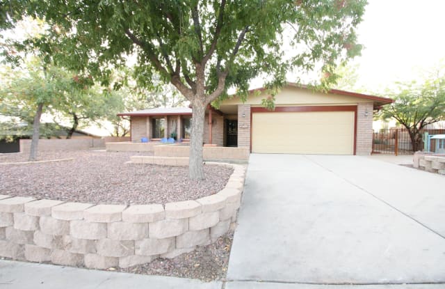 3041 W Saint Tropaz - 3041 West Saint Tropaz Avenue, Tucson, AZ 85713