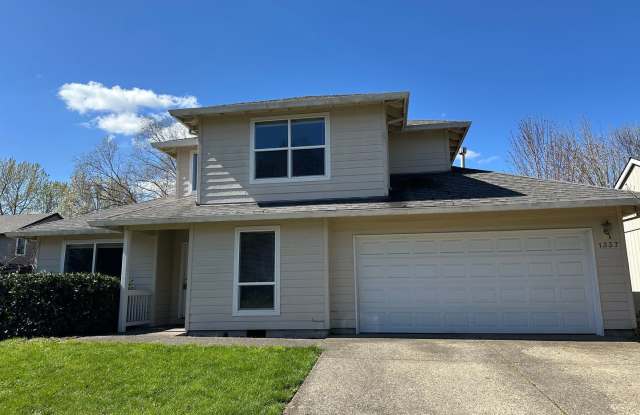 Spacious 3 Bedroom + 1 Bonus Room, 2 Bath House! photos photos