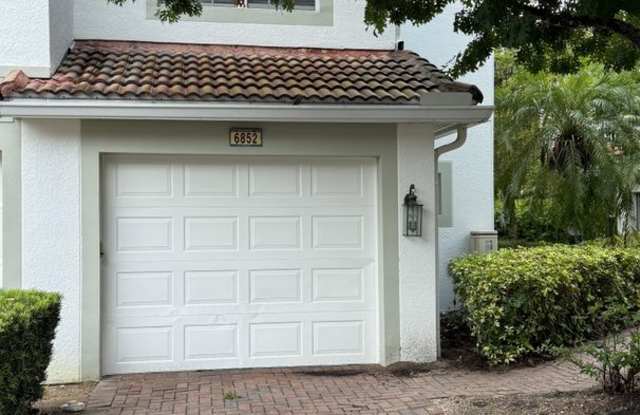 Prime Orlando Location – Gate Community - End-Unit Townhome with Exceptional Curb Appeal! photos photos