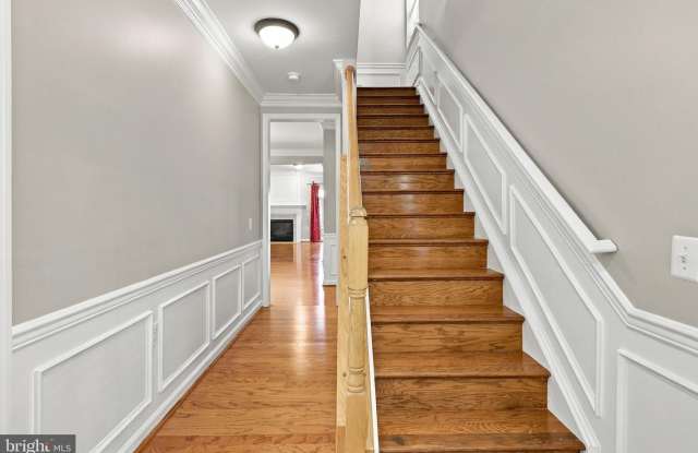 1401 ROUNDHOUSE Lane Gallery 3