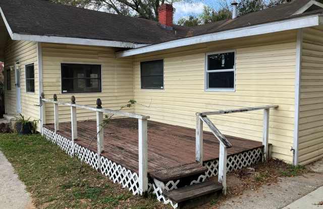HUGE Dade City 3BR/1BA/1 Car Garage Home w/Tons of Living Area! NO APPLICATION FEE! photos photos