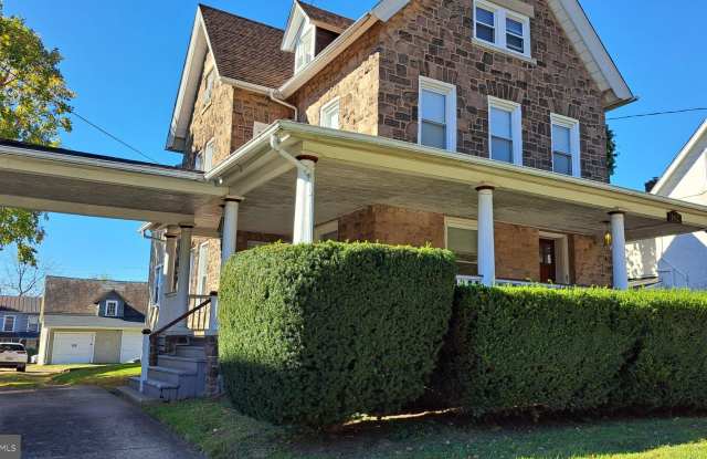 142 MOUNT CARMEL Avenue Gallery 1