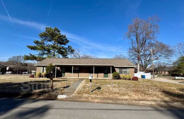 424 Woodland Rd. - 424 West Woodland Road, Florence, AL 35630