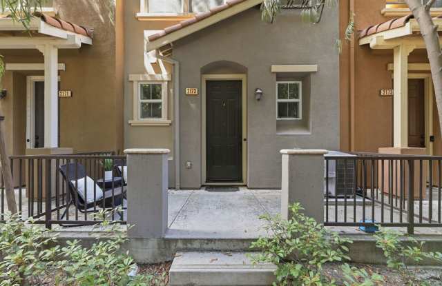 3BD/3BA - North San Jose Townhome, Two Primary Suites, 2-Car Garage Gallery 1