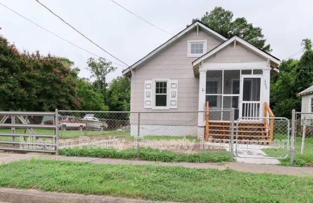 3225 Detroit Ave photos photos