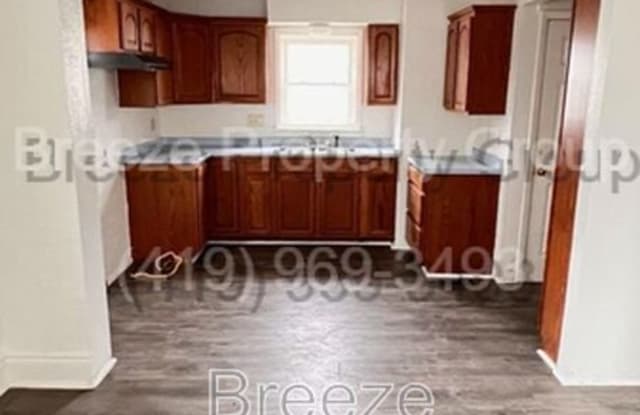 1912 Greenwood Ave photos photos