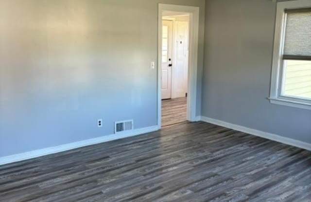 114 White Oak Avenue Gallery 4