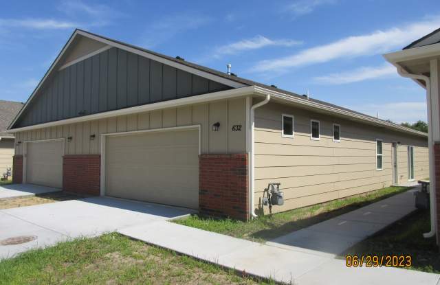 632 N Main St - 632 North Main Street, Goddard, KS 67052