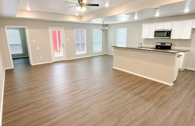 Available for Immediate Move-In! 4Bed/2Bath/2G -8402 11th Street Gallery 3
