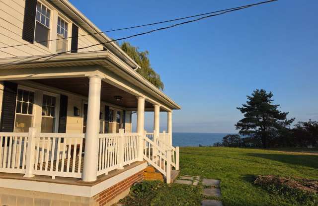 Lake Front 3 Bed 2.5 Bath Rental by GOTL! Gallery 3
