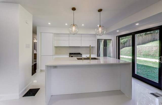 COMING SOON - Large 5 Bed + 3 BA SF Home in Kensington MD Gallery 4
