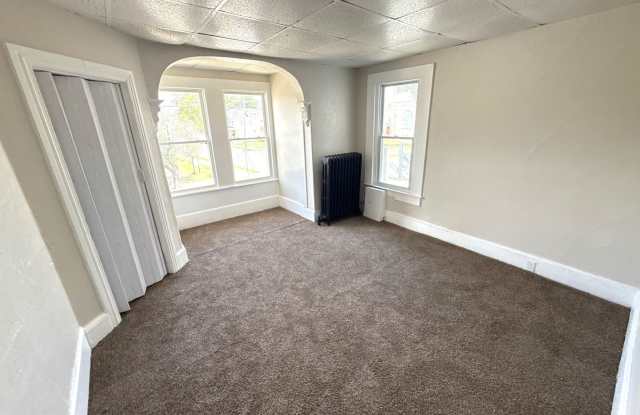 Freshly Updated 2-Bedroom Apartment Gallery 1