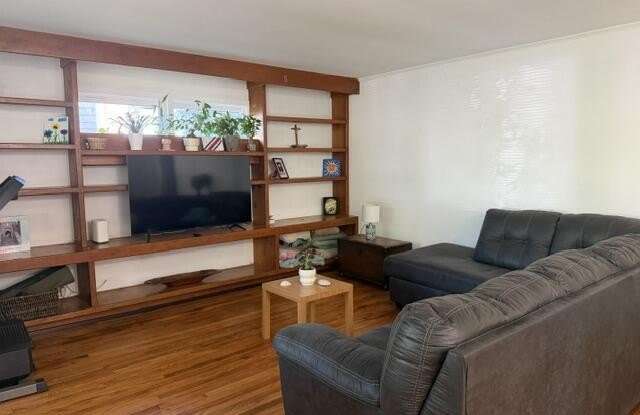 1608 Bay Avenue Gallery 3