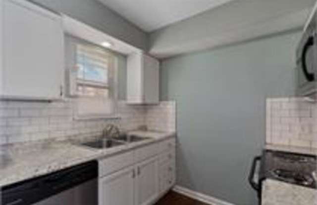 214 SE Wingate St - A Gallery 3