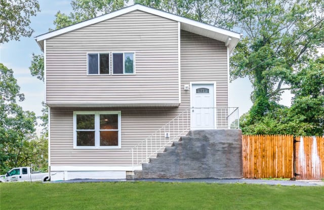 46 West Ln - 46 West Lane, Gordon Heights, NY 11763 46 West Ln - 46 West Lane, Gordon Heights, NY 11763