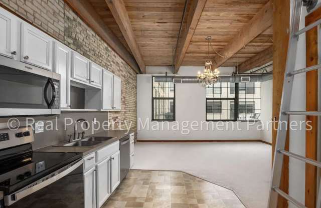940 Monroe - Studio Condo with Exposed Brick, Soaring Ceilings, Heated Pool, Rooftop Deck, Utilities Included Gallery 1