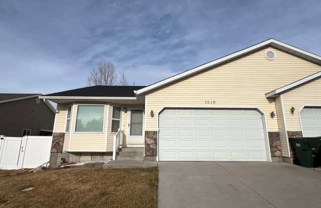 Large 5 Bedroom 2 Bathroom 2 Car Garage photos photos