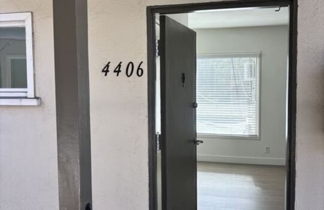 4406 Vantage Ave Gallery 3