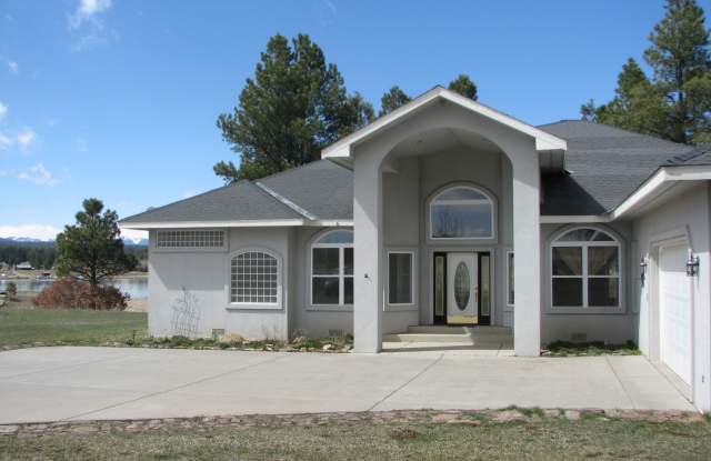 House near Lake Forest photos photos