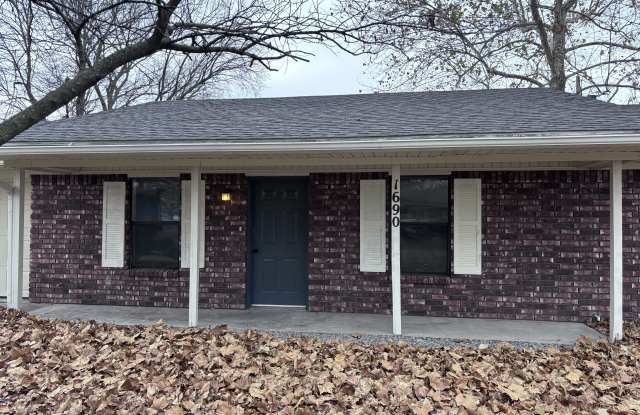 1690 Henegar Dr photos photos