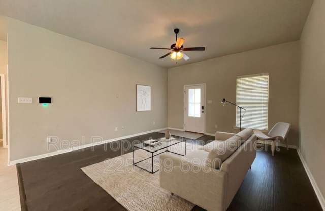1870 Oakwood Dr. Gallery 1