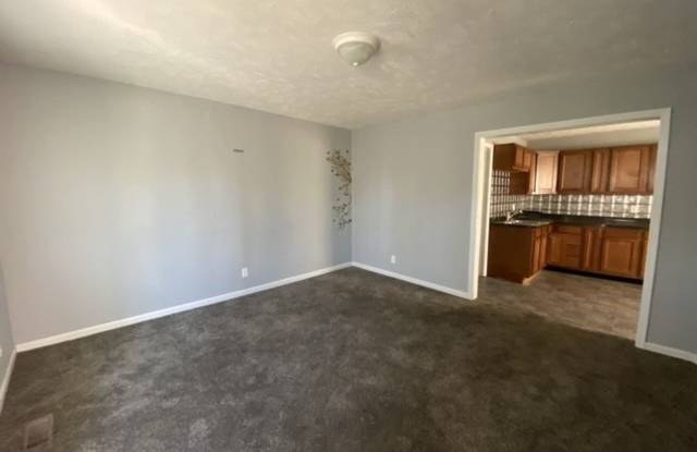 126 E Locust Gallery 3