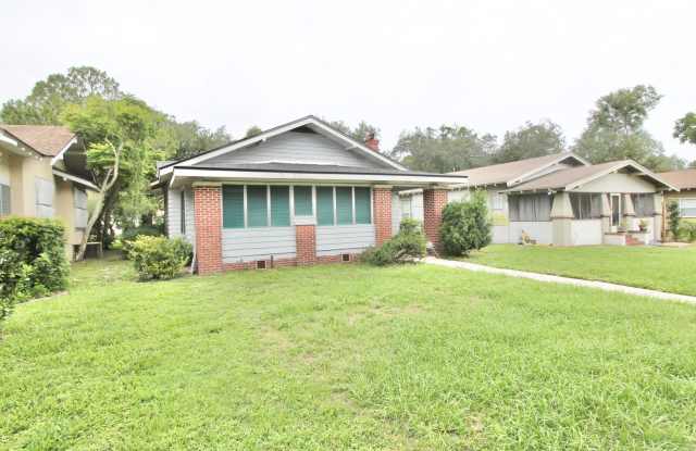 Sanford - 3 Bedrooms, 1.5 Bathrooms - $1,720.00 - 2474 Sanford Avenue, Sanford, FL 32771