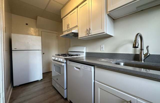 Beautiful 2BR Duplex in a Great Oakland Location! Call Today to Schedule a Tour! Gallery 2