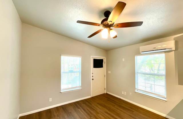 *MOVE IN SPECIAL* 2 Bedrooms + Granite Kitchen + Personal Parking Near Downtown! Gallery 4