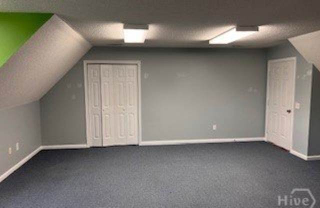 1115 N Columbia Avenue Gallery 2
